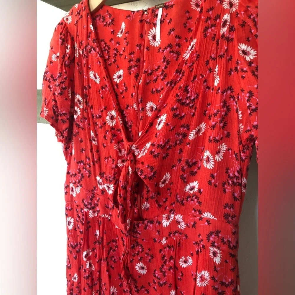 FREE PEOPLE|Vibrant red floral romper dress, mini dress•••peakaboo cutout detail - Picture 4 of 14